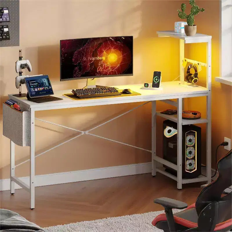 Escritorio reversible para videojuegos de 61 con toma de corriente, iluminación LED y 4 estantes