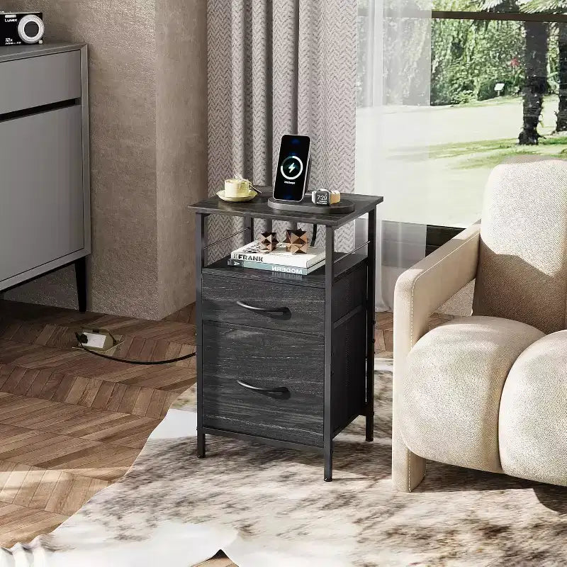 Nachttisch mit Ladestation, Beistelltisch mit 2 Stoffschubladen fürs Wohnzimmer, 2 USB-Anschlüsse und 2 Steckdosen