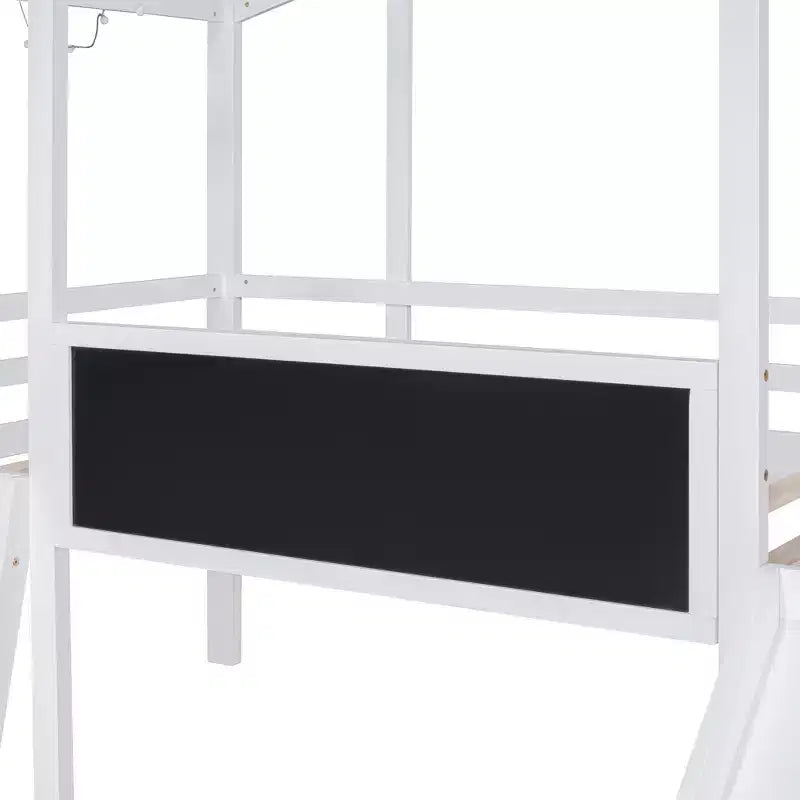 Cama alta tipo casita de 78.9L x 72.7W para cama individual, con escalera y tobogán, pizarra y tira de luz en el techo