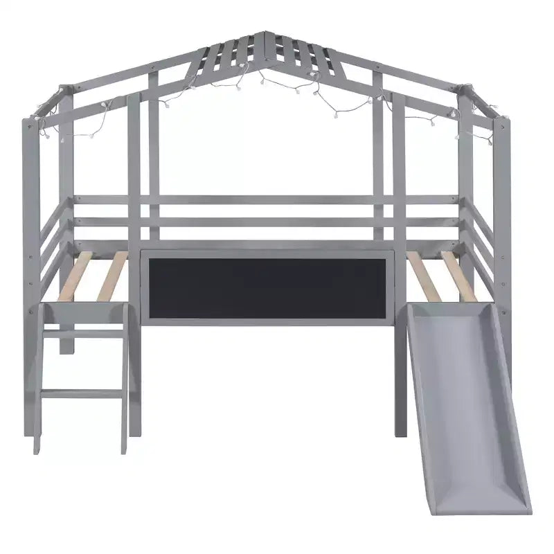 Cama alta tipo casita de 78.9L x 72.7W para cama individual, con escalera y tobogán, pizarra y tira de luz en el techo