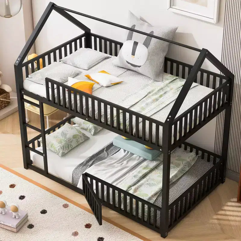 Litera metálica para dos camas individuales, con barandilla y puerta, estructura de cama tipo casita
