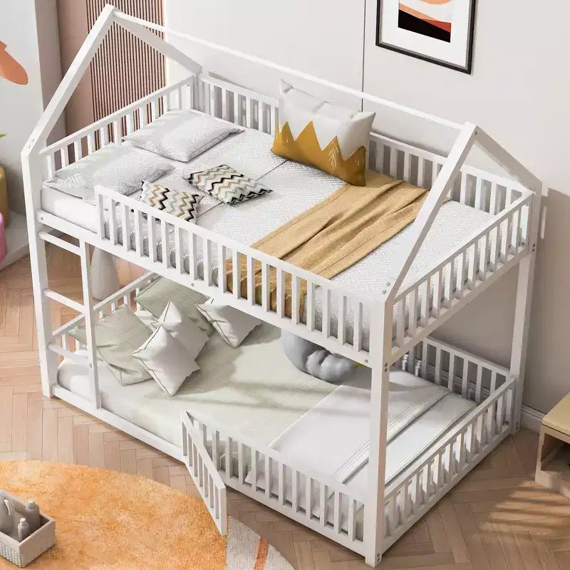 Lit superposé cabane en métal pour deux lits jumeaux, avec barrière et porte