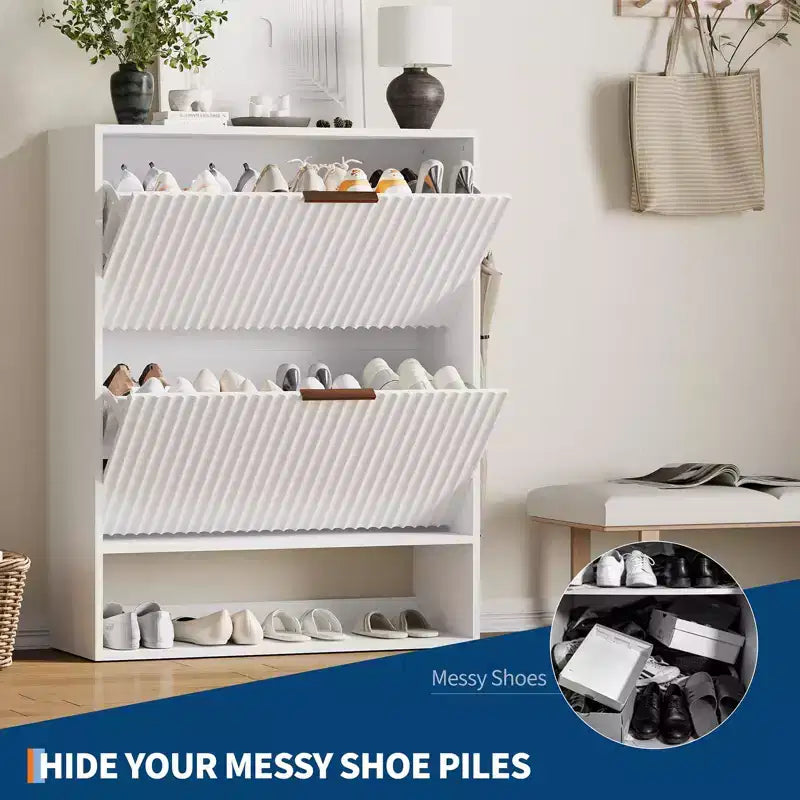 Schmaler Schuhschrank mit Rillenoptik, 2 Klappschubladen und unterem Ablagefach, versteckter Stauraum für Eingangsbereich, Flur und Kleiderschrank - freistehendes Schuhregal