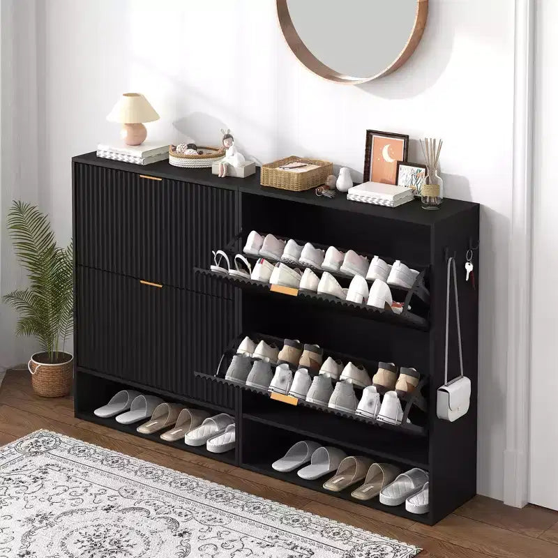 Schmaler Schuhschrank mit Rillenoptik, 2 Klappschubladen und unterem Ablagefach, versteckter Stauraum für Eingangsbereich, Flur und Kleiderschrank - freistehendes Schuhregal