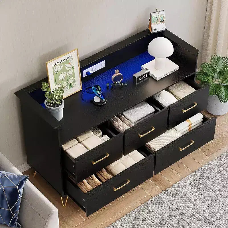 Cómoda con LED y estación de carga - moderna, de madera, con 5 cajones y 47 de ancho; organizador de almacenamiento para dormitorio, cuarto infantil, recibidor y apartamentos