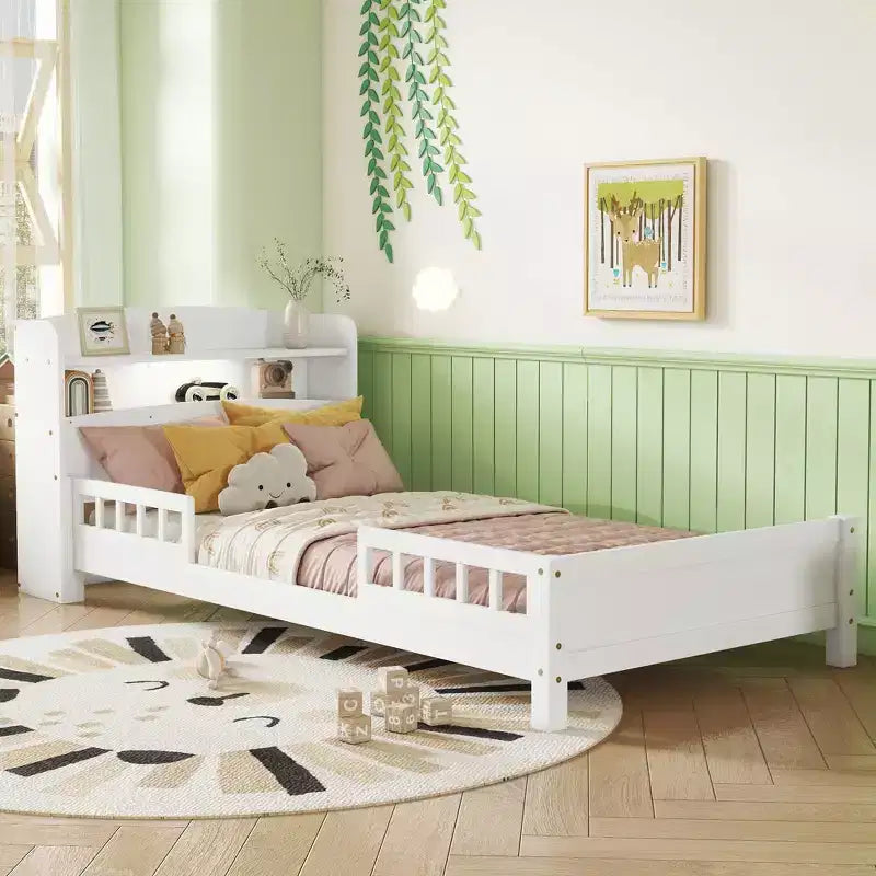 Lit plateforme deux places ou grand lit avec tête de lit bibliothèque, cadre de lit en bois pour deux places avec barrières de sécurité et éclairage LED pour chambre