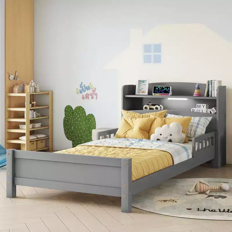 Lit plateforme deux places ou grand lit avec tête de lit bibliothèque, cadre de lit en bois pour deux places avec barrières de sécurité et éclairage LED pour chambre