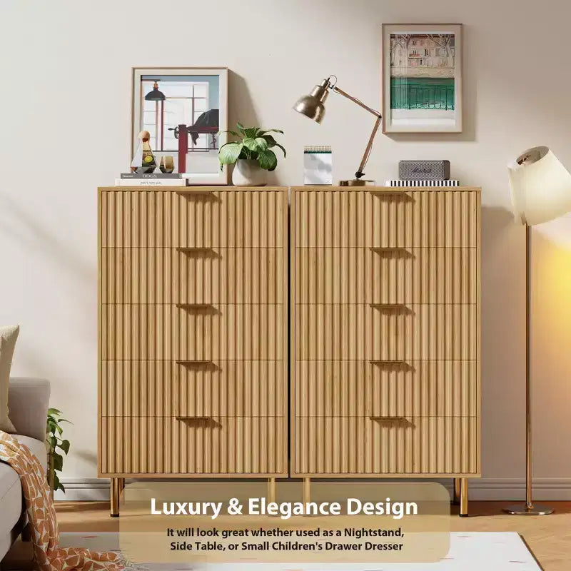 Kommode mit 5 Schubladen, moderne Schubladenkommode mit tiefen Schubladen und breiter Ablagefläche, geriffelte Holzkommode als Organizer für Wohnzimmer und Flur