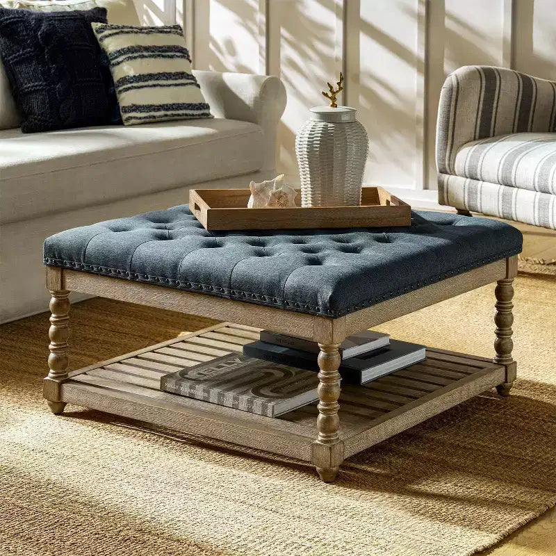 Hocker im Landhausstil aus Massivholz