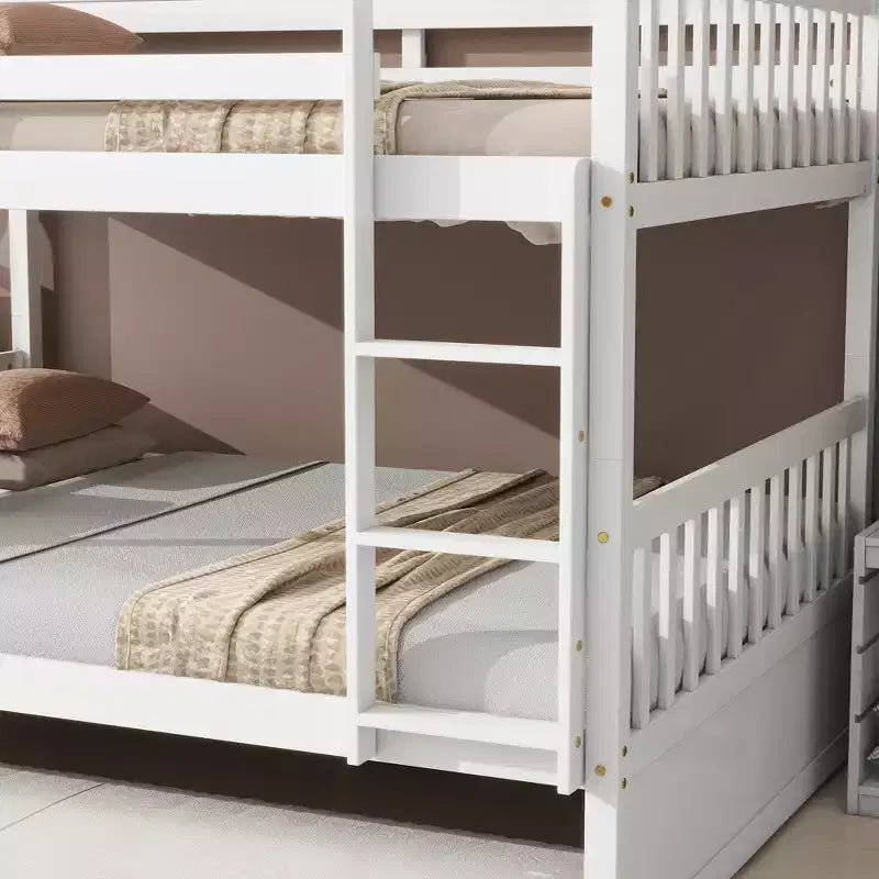 Litera de madera de caucho para dos camas matrimoniales con cama nido, escalera y barandillas, convertible en 2 camas matrimoniales, con cama nido individual